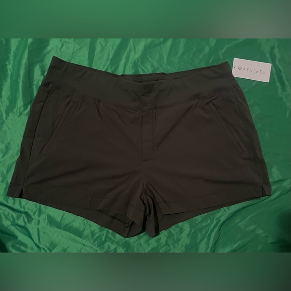 NWT Athleta Dark Green Trekkie North Shorts size 22 - Picture 4 of 9